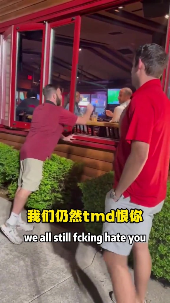 余恨未消！獨(dú)行俠球迷偶遇尼克-哈里森：我們?nèi)匀籘MD恨你！